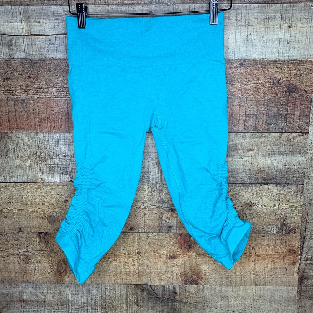 Lululemon in the flow crop blue